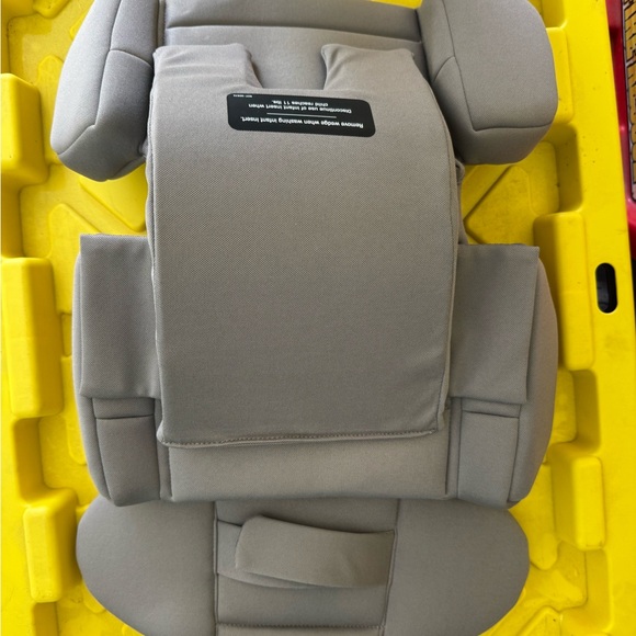 Nuna Rava Infant Insert - Picture 2 of 2